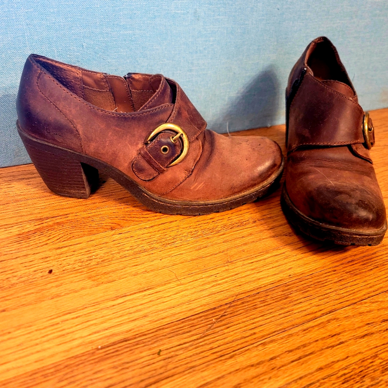 B.O.C Rustic Brown Booties Side Zipper Distressed Euc